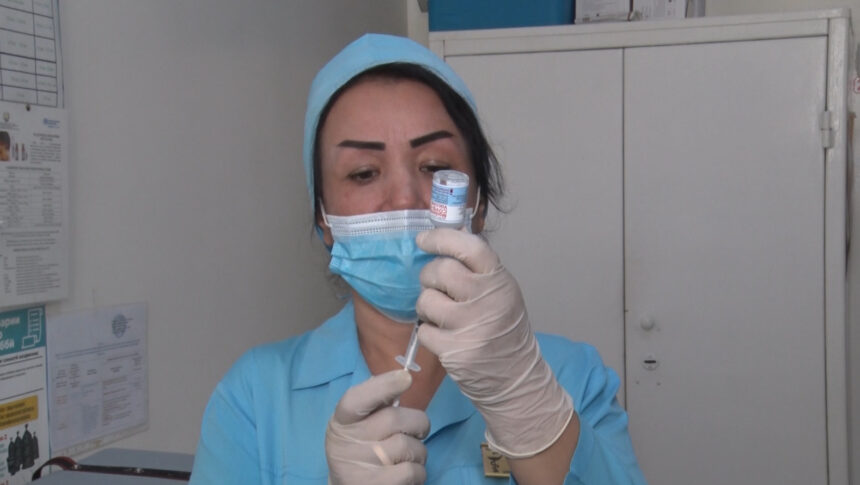 Маъракаи ваксинатсия бар зидди бемории COVID-19 дар шаҳри Душанбе 98,9% иҷро гардид